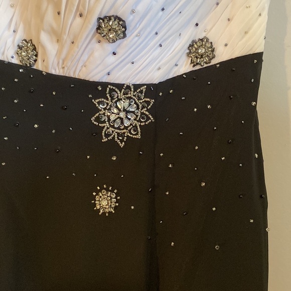 NWT SALLY USA THE SALLY DRESS,STRAPLESSOR 1 STRAP, BEADED BUST, beautiful SZ6/8 - Picture 14 of 16